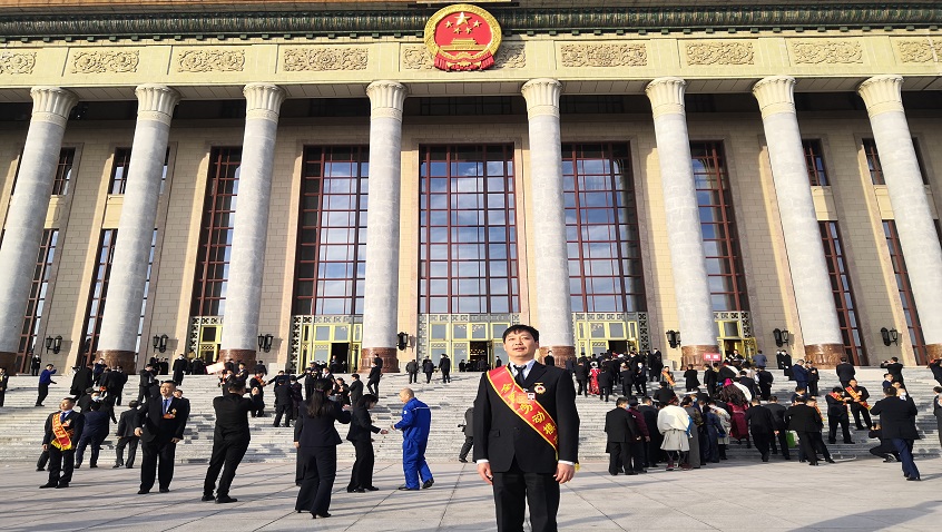 ภูมิใจ| Feng Huanfeng จาก Hailiang ได้รับรางวัลกิตติมศักดิ์นายแบบรุ่นคนงานแห่งชาติ