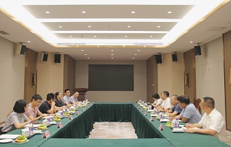 รองผู้อํานวยการศุลกากร Ningbo BeilunนายZhu Chaoyang และรองผู้อํานวยการสํานักงานพาณิชย์เขตพัฒนาNingboนายZhu Jianjun เยี่ยมชมบริษัท Hailiang หุ้นส่วนจำกัด
