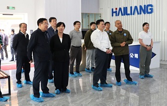 รองเลขาธิการคณะกรรมการพัฒนาและปฏิรูปแห่งชาติXiao Weiming และผู้ติดตามของเขาเข้าเยี่ยมชมและตรวจสอบ บริษัท Hailiangวัสดุพลังงานใหม่ จำกัด สาขา Gansu